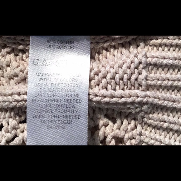 EUC Women’s M Beige Cable Knit Fisherman’s Sweater - Picture 4 of 4